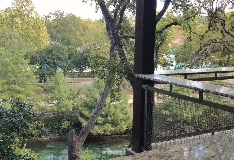 The Resort At Schlitterbahn