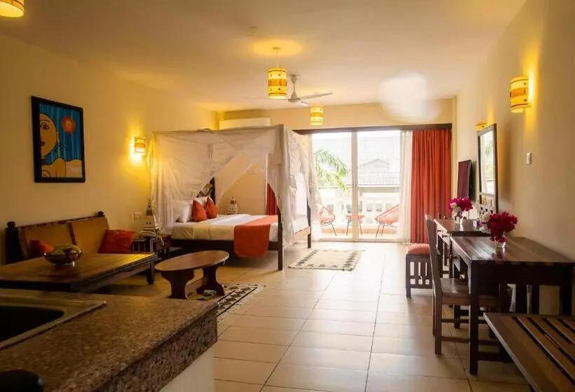 Cityblue Creekside Hotel & Suites