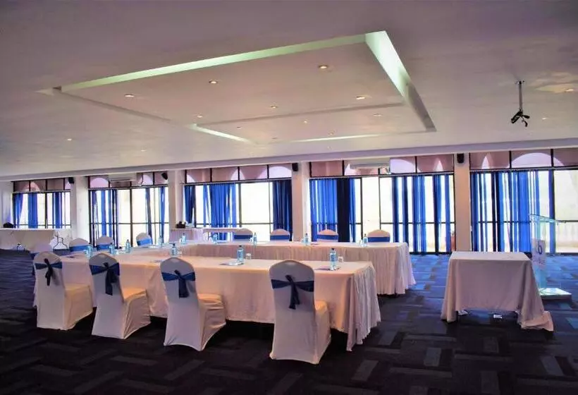 Cityblue Creekside Hotel & Suites