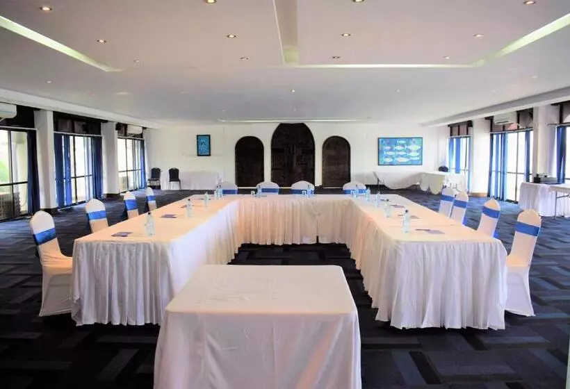 Cityblue Creekside Hotel & Suites