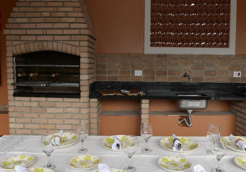 בית מלון כפרי Colonial Plaza