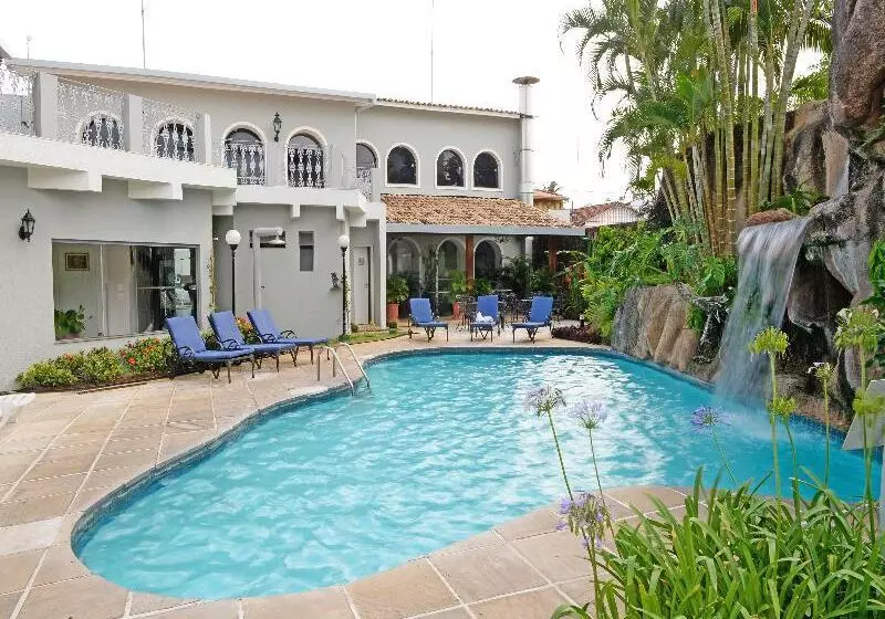 호텔 Colonial Plaza