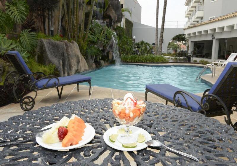 בית מלון כפרי Colonial Plaza