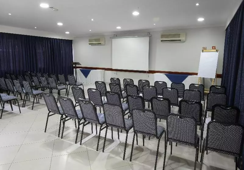 호텔 Colonial Plaza