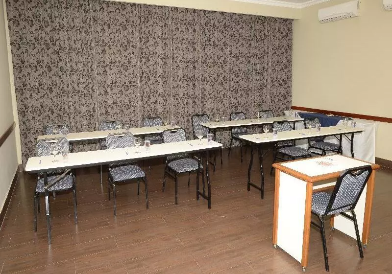 호텔 Colonial Plaza