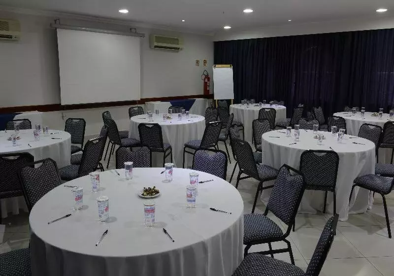 호텔 Colonial Plaza