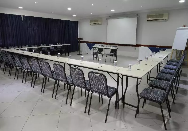 호텔 Colonial Plaza