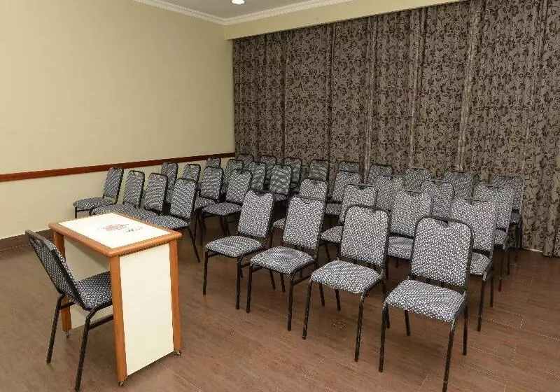 호텔 Colonial Plaza