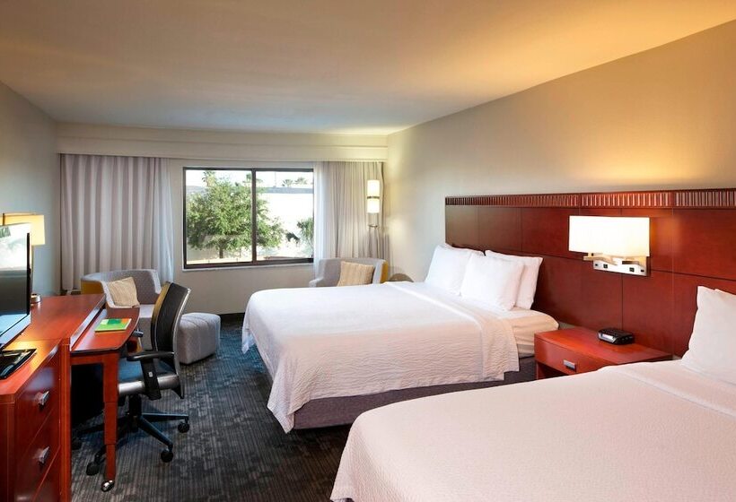 호텔 Courtyard By Marriott Brownsville