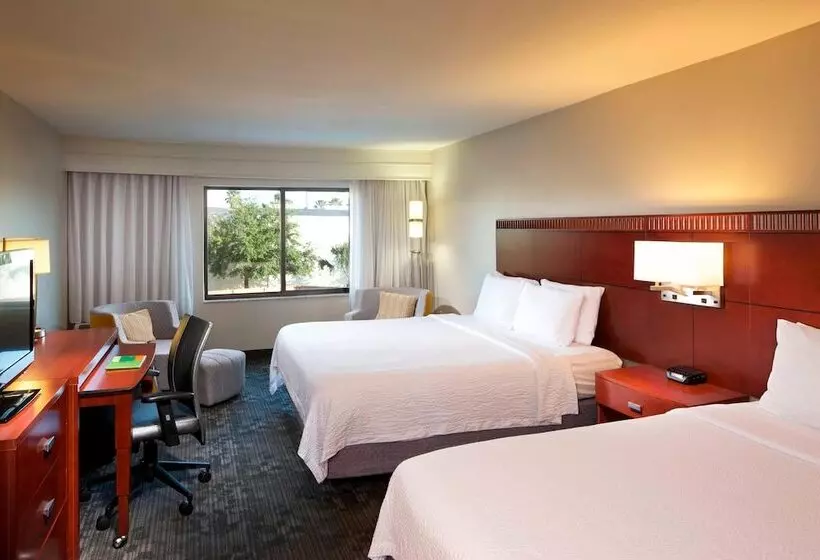 호텔 Courtyard By Marriott Brownsville