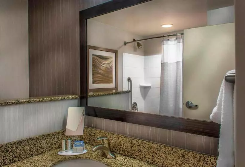 هتل Courtyard Greensboro Airport