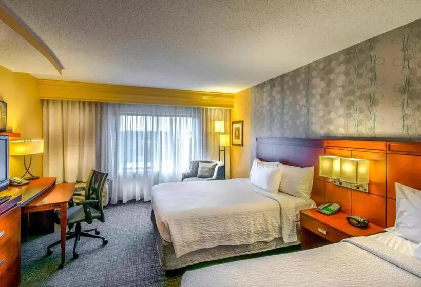 هتل Courtyard Greensboro Airport