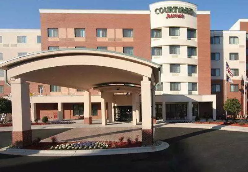 هتل Courtyard Greensboro Airport