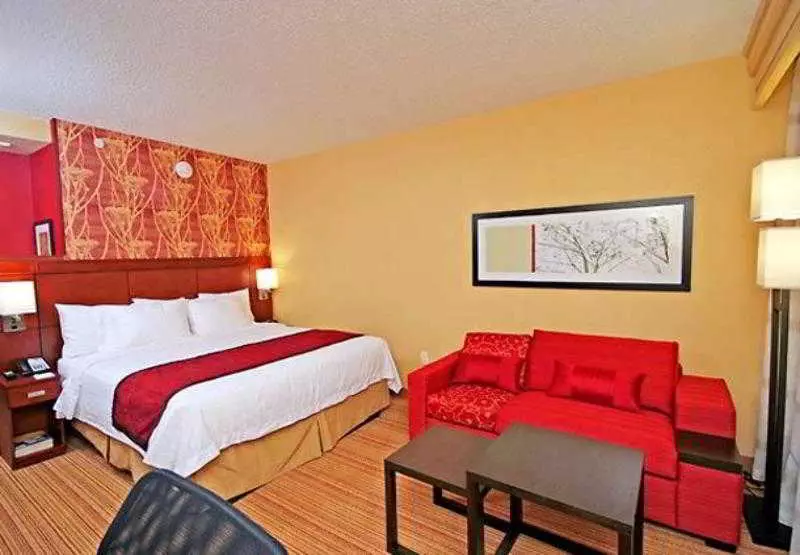 هتل Courtyard Greensboro Airport