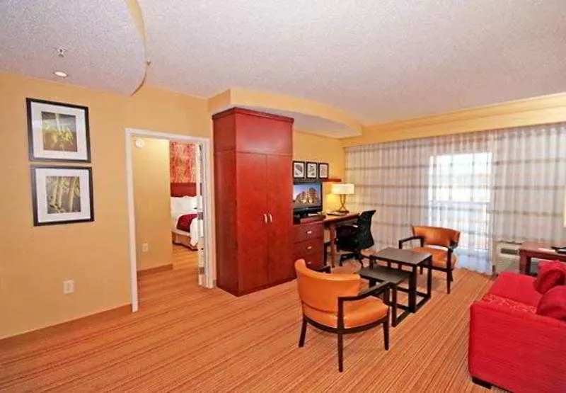 هتل Courtyard Greensboro Airport