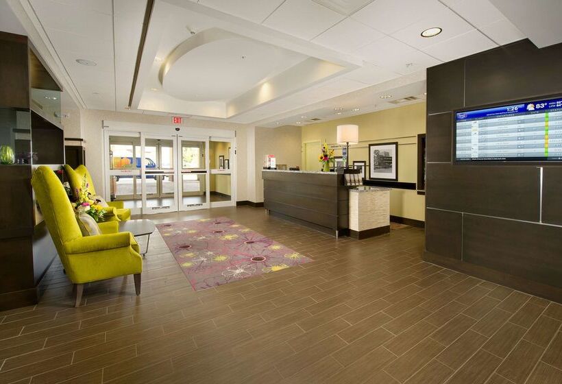 فندق Hampton Inn & Suites Buffalo Airport