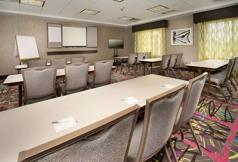 호텔 Hampton Inn & Suites Buffalo Airport