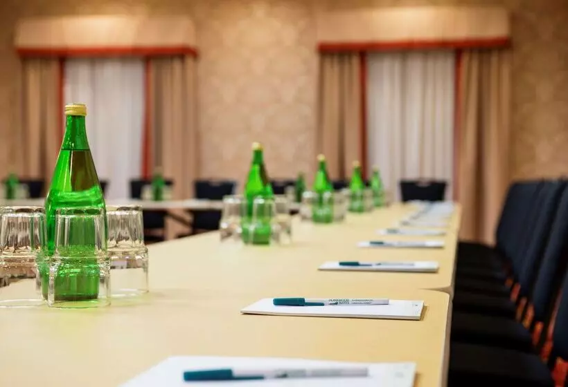 Отель Homewood Suites By Hilton Winnipeg Airport Polo Park, Mb