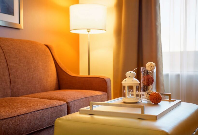 هتل Homewood Suites By Hilton Winnipeg Airport Polo Park, Mb