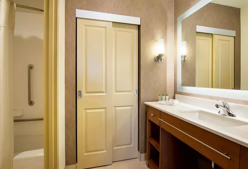 Отель Homewood Suites By Hilton Winnipeg Airport Polo Park, Mb