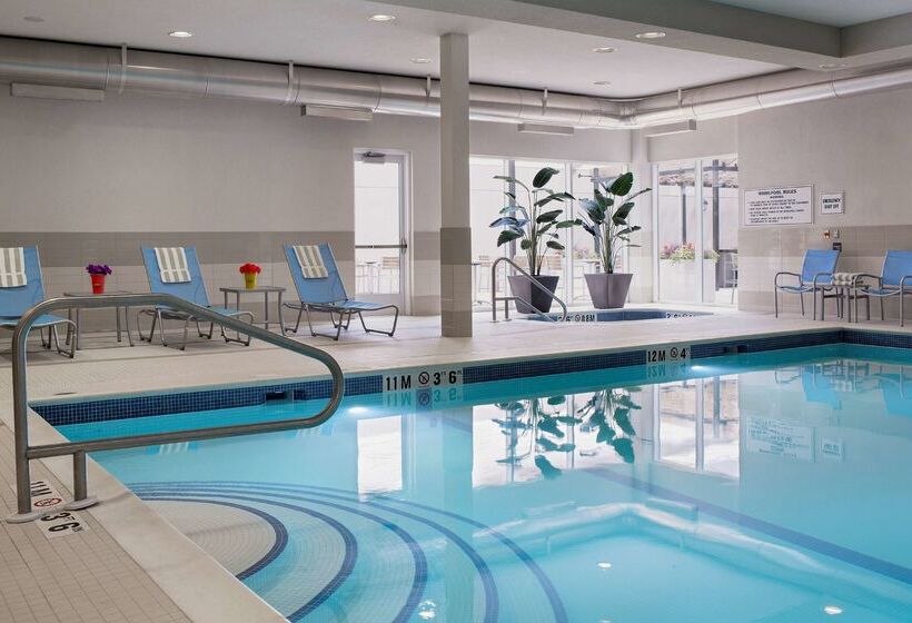 هتل Homewood Suites By Hilton Winnipeg Airport Polo Park, Mb