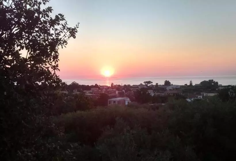 هتل Irene Apartments