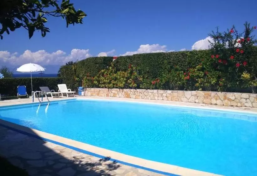 هتل Irene Apartments