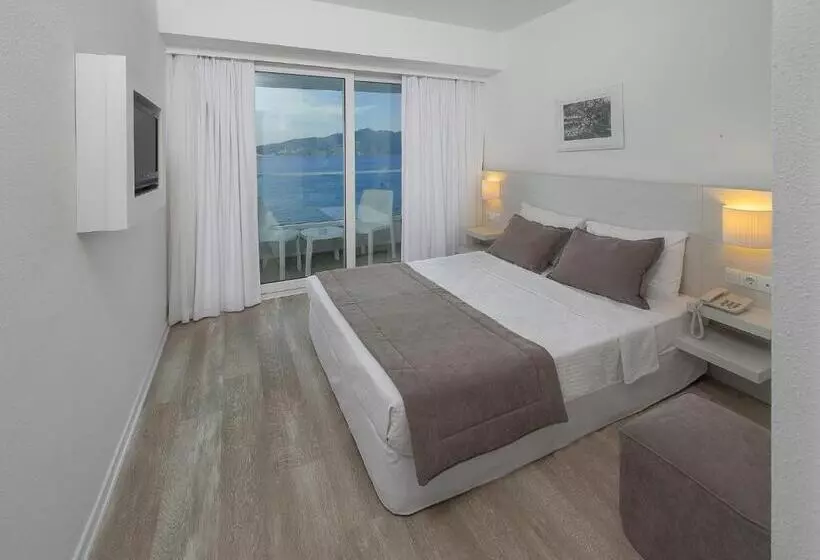 The Beachfront Hotel Adult Only 16 Plus