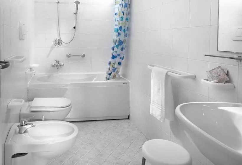 فندق Zanarini In Centro A Riccione