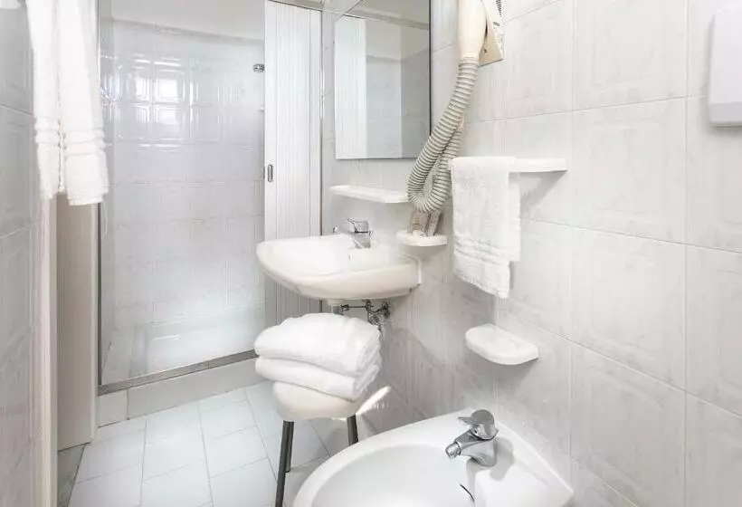 فندق Zanarini In Centro A Riccione