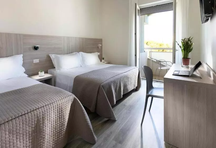 فندق Zanarini In Centro A Riccione