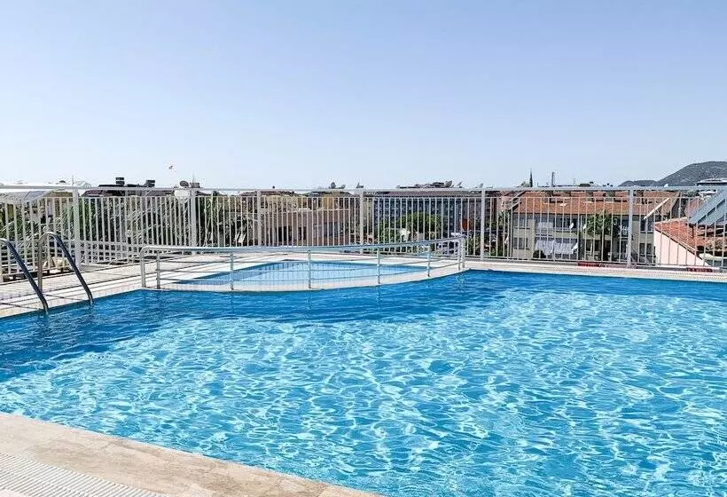 Kleopatra Aytur Apart