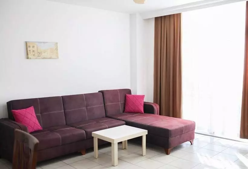 Kleopatra Aytur Apart