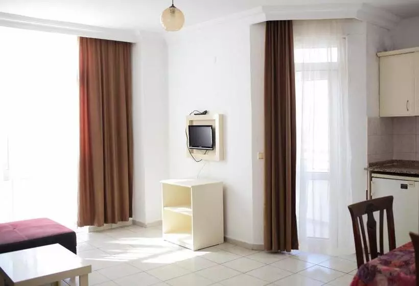 Kleopatra Aytur Apart