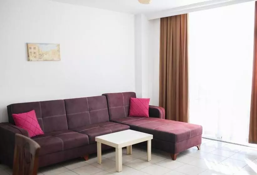 Kleopatra Aytur Apart