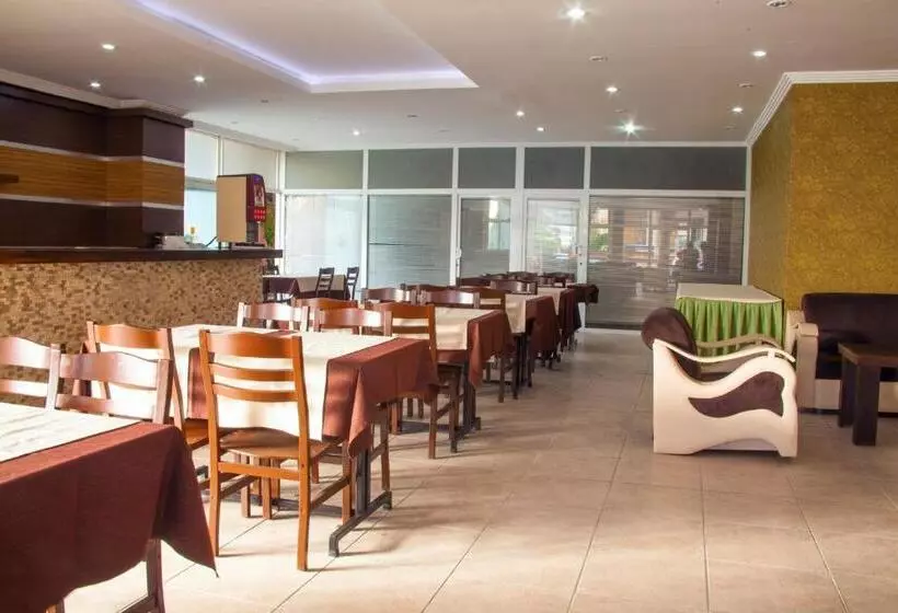 Kleopatra Aytur Apart