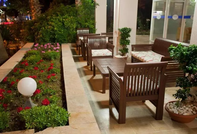 Kleopatra Aytur Apart