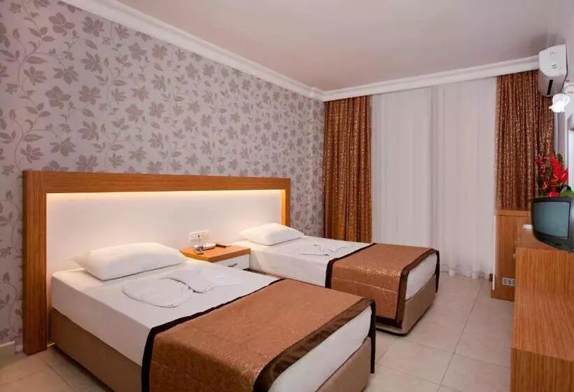 Kleopatra Aytur Apart