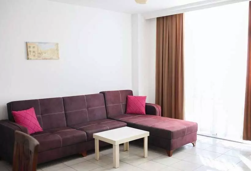 Kleopatra Aytur Apart