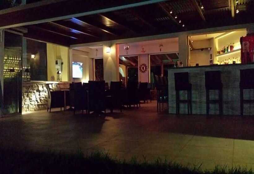 Maria Lambis Apartments