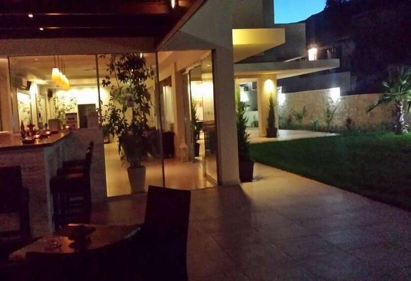 Maria Lambis Apartments