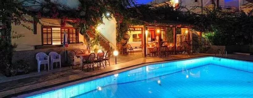 Maria Lambis Apartments