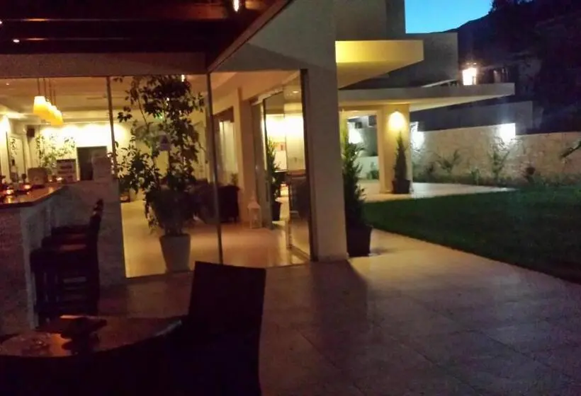 Maria Lambis Apartments