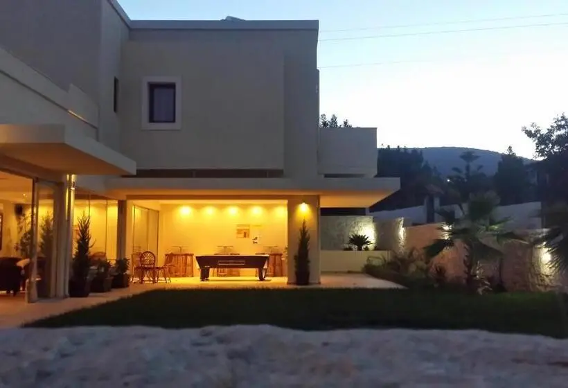 Maria Lambis Apartments