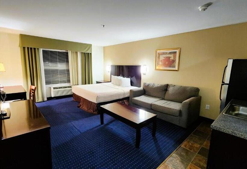 Отель Fairbridge Inn & Suites Canadian