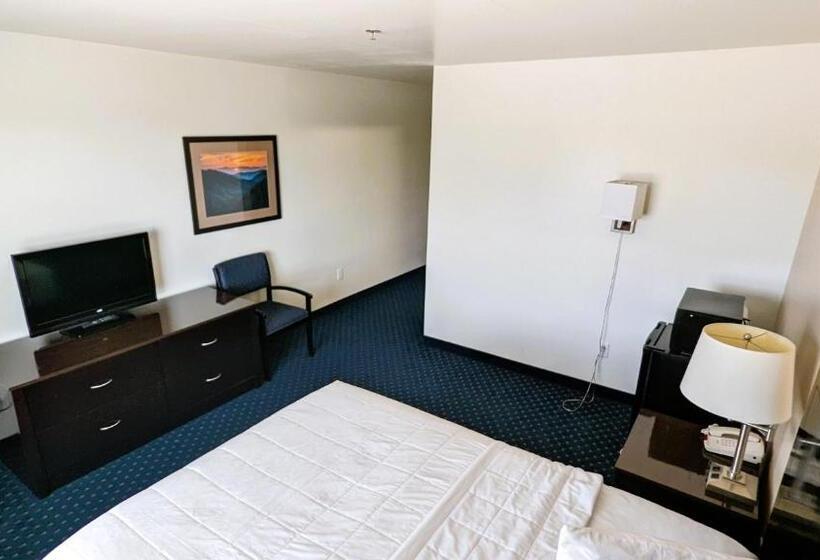 Отель Fairbridge Inn & Suites Canadian