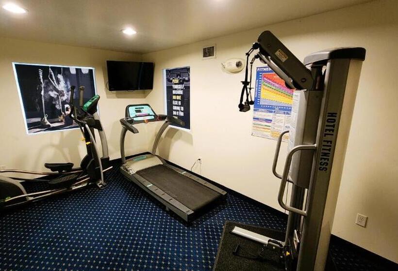 Отель Fairbridge Inn & Suites Canadian