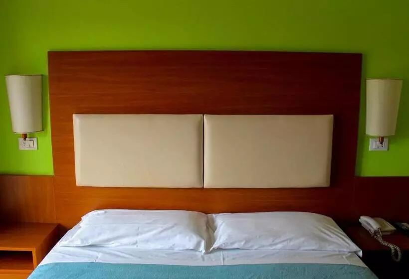 Отель Helios Beach