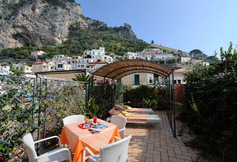 مبيت وإفطار Sharon House