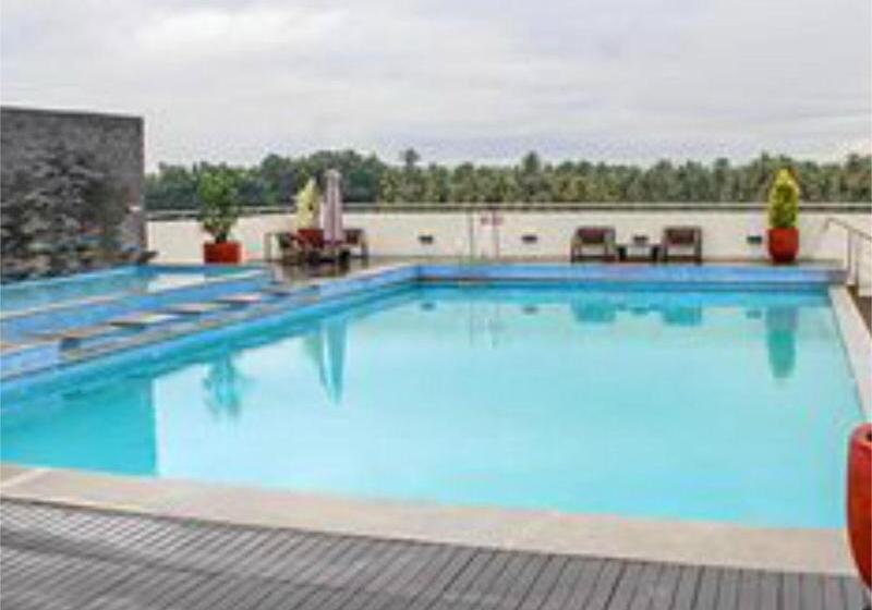 Flora Airport Hotel And Convention Centre Kochi